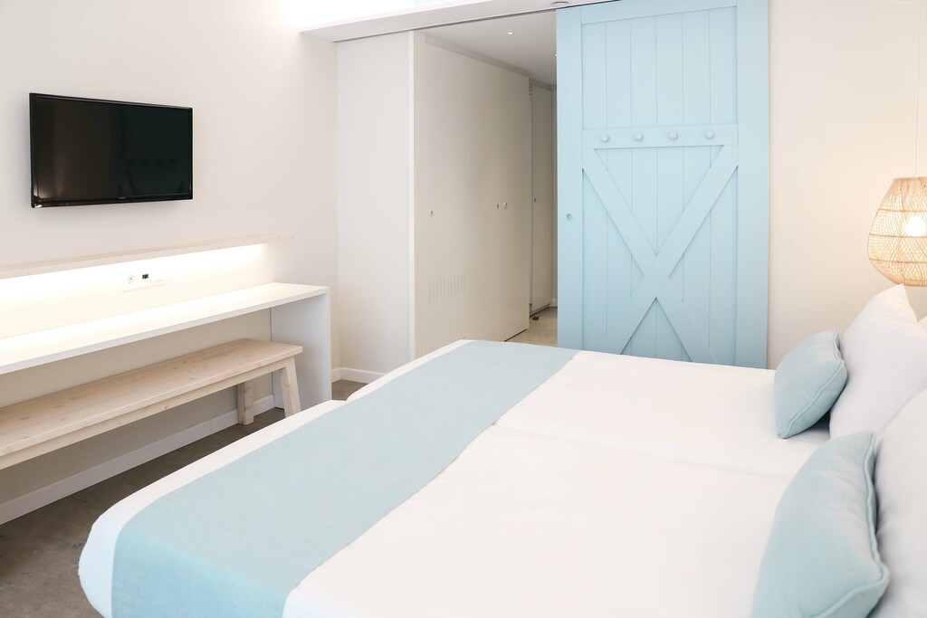 Habitación Doble con Balcón vista calle
